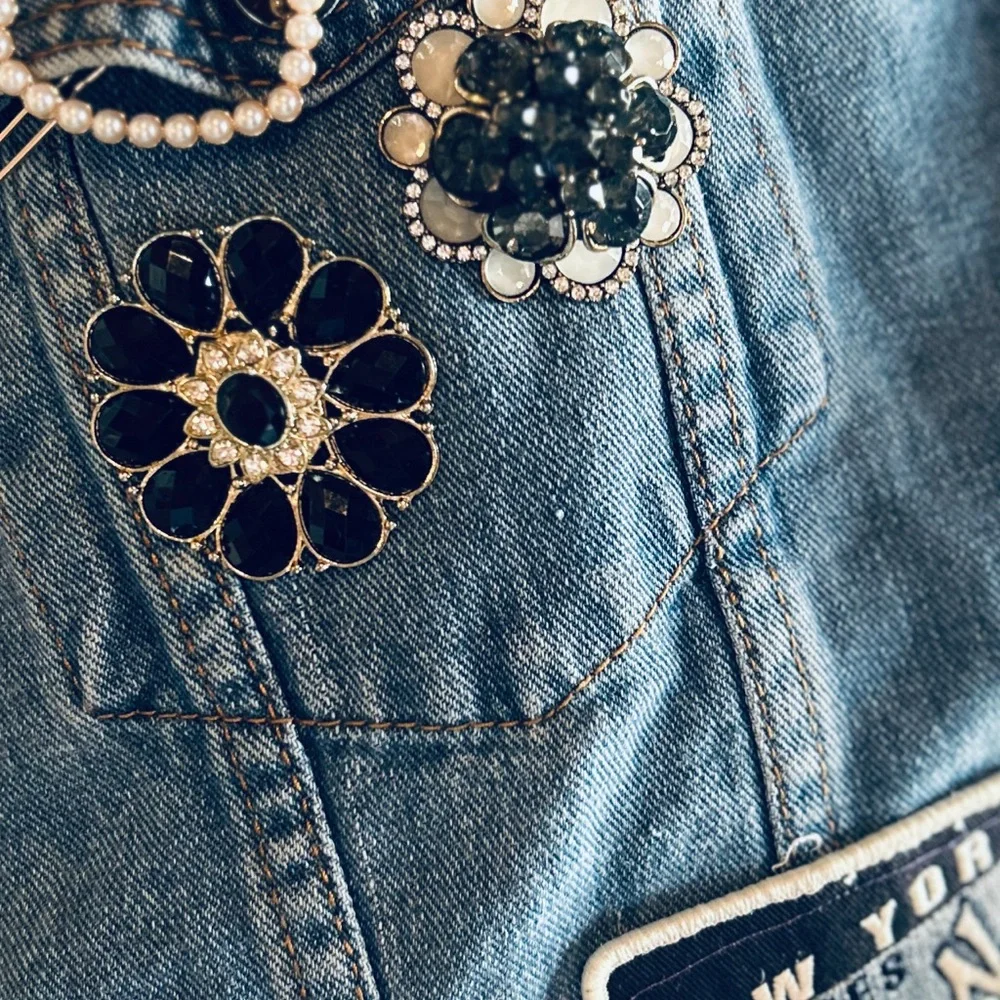 New York Yankees adorned jean jacket w/ vintage flair and attached Puma zip up. - Picture 11 of 16